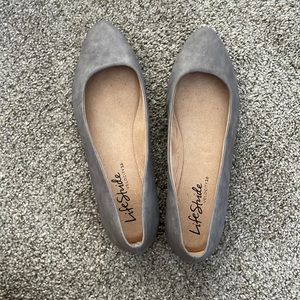 Suede Grayish pointed toe flats